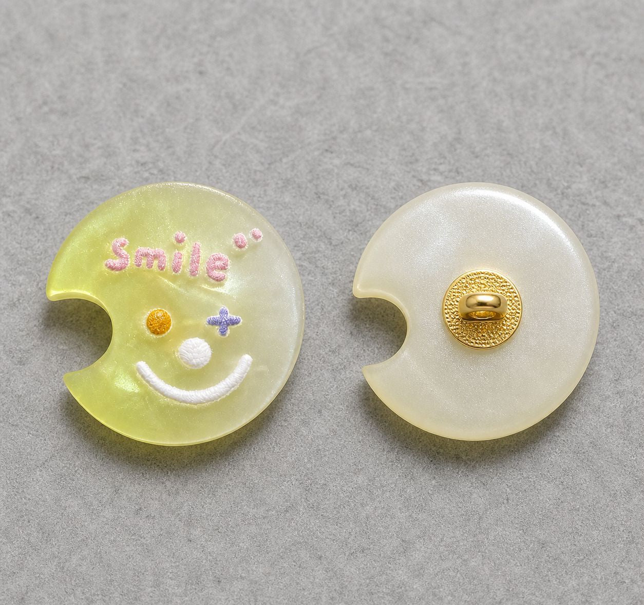 17mm Moon-Shaped Smiley Clown Resin Shank Buttons – 20pcs