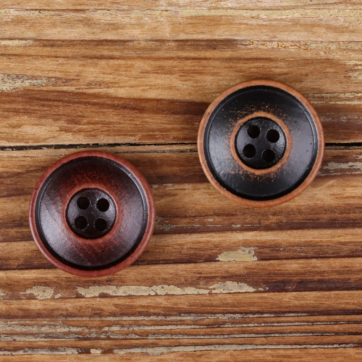 Natural Wood Round 4-Hole Double-Ring Fine-Rim Buttons – Red & Black – Set of 40