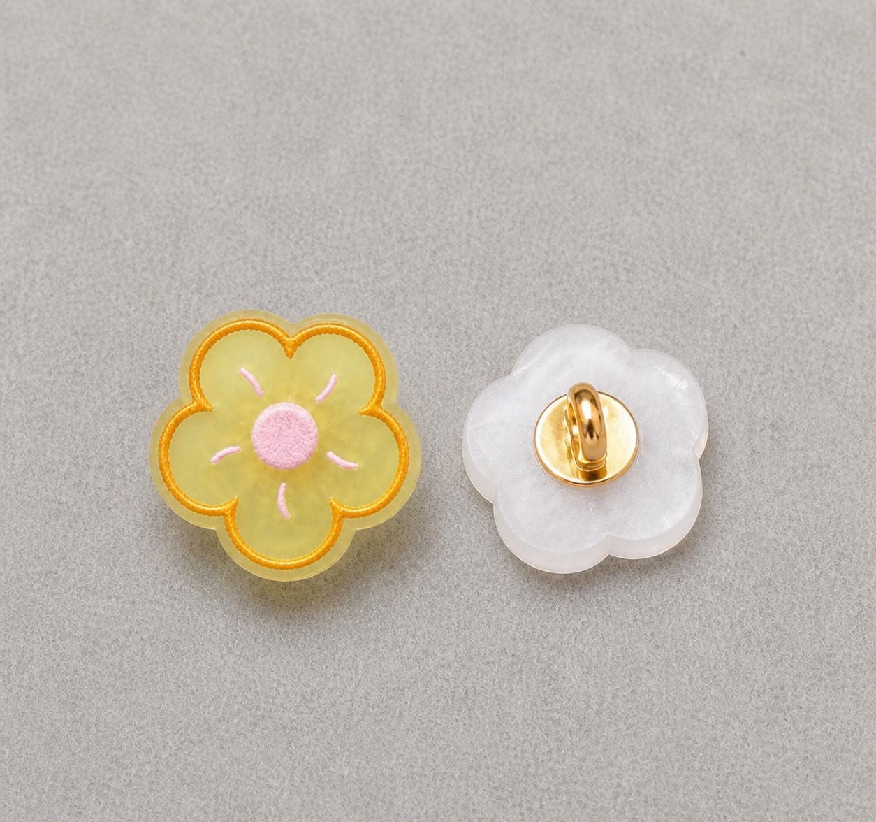 15mm Iridescent Floral Embossed Resin Shank Buttons – 20PCS