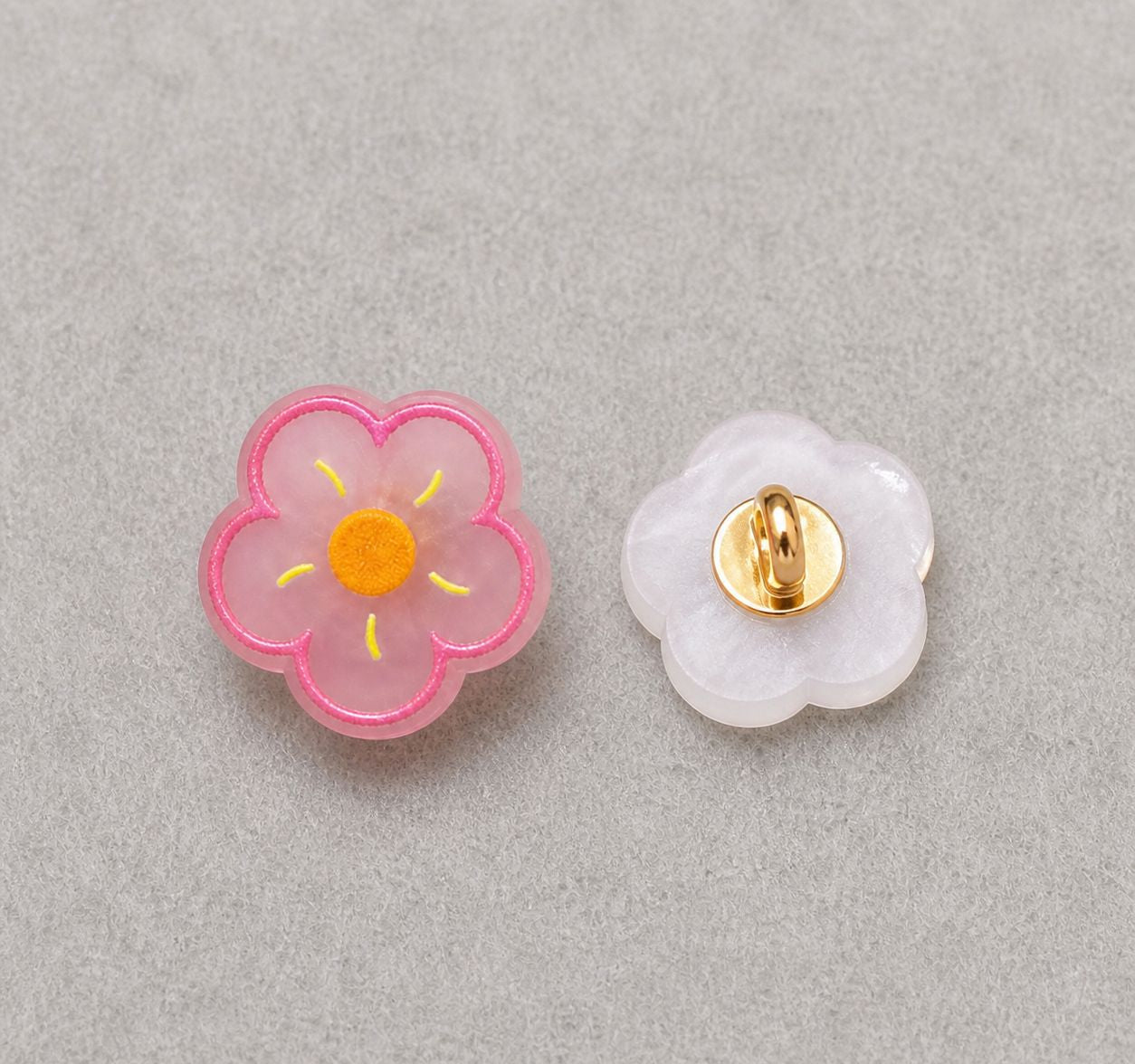 15mm Iridescent Floral Embossed Resin Shank Buttons – 20PCS