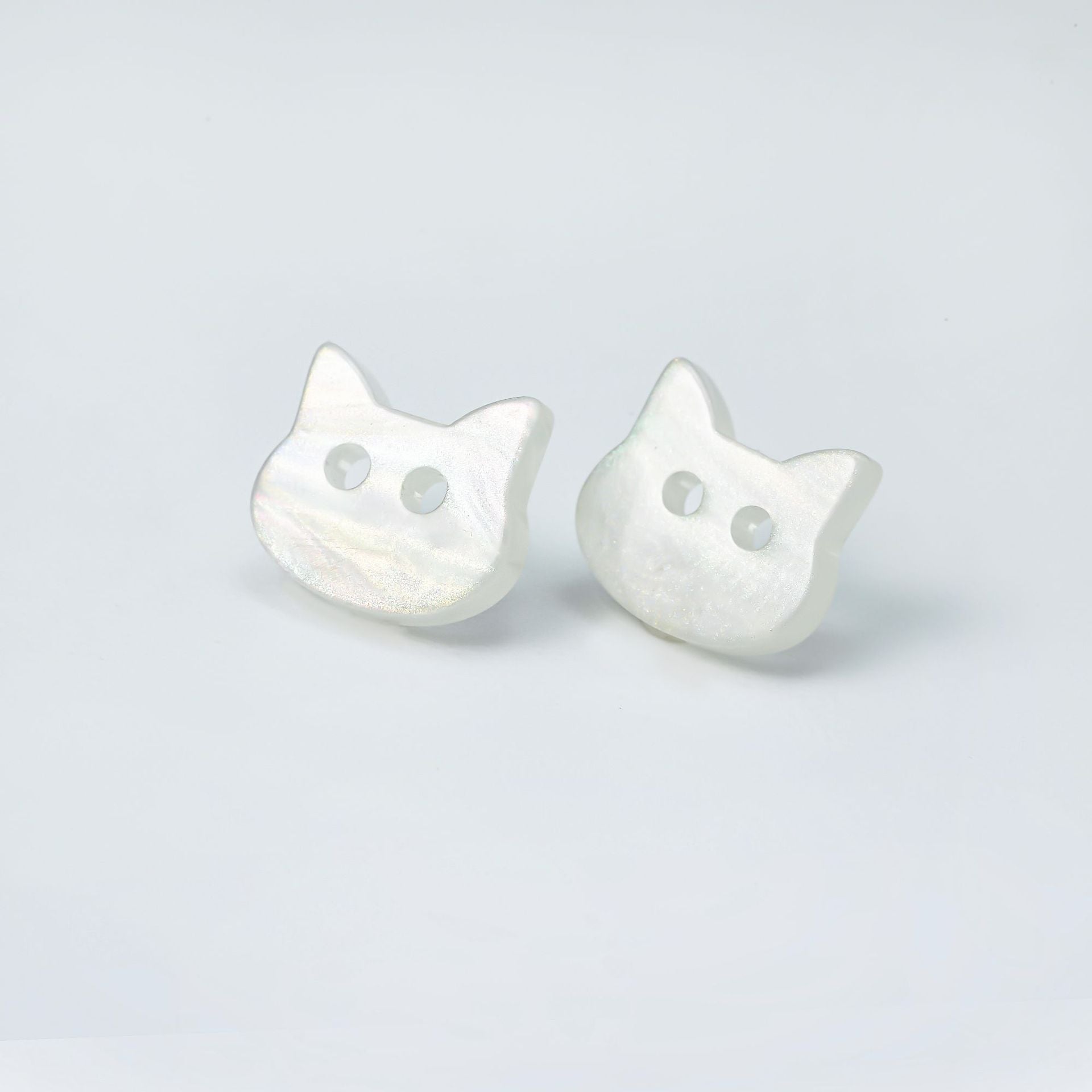 White cat face resin button, 2-hole design for kids' clothes