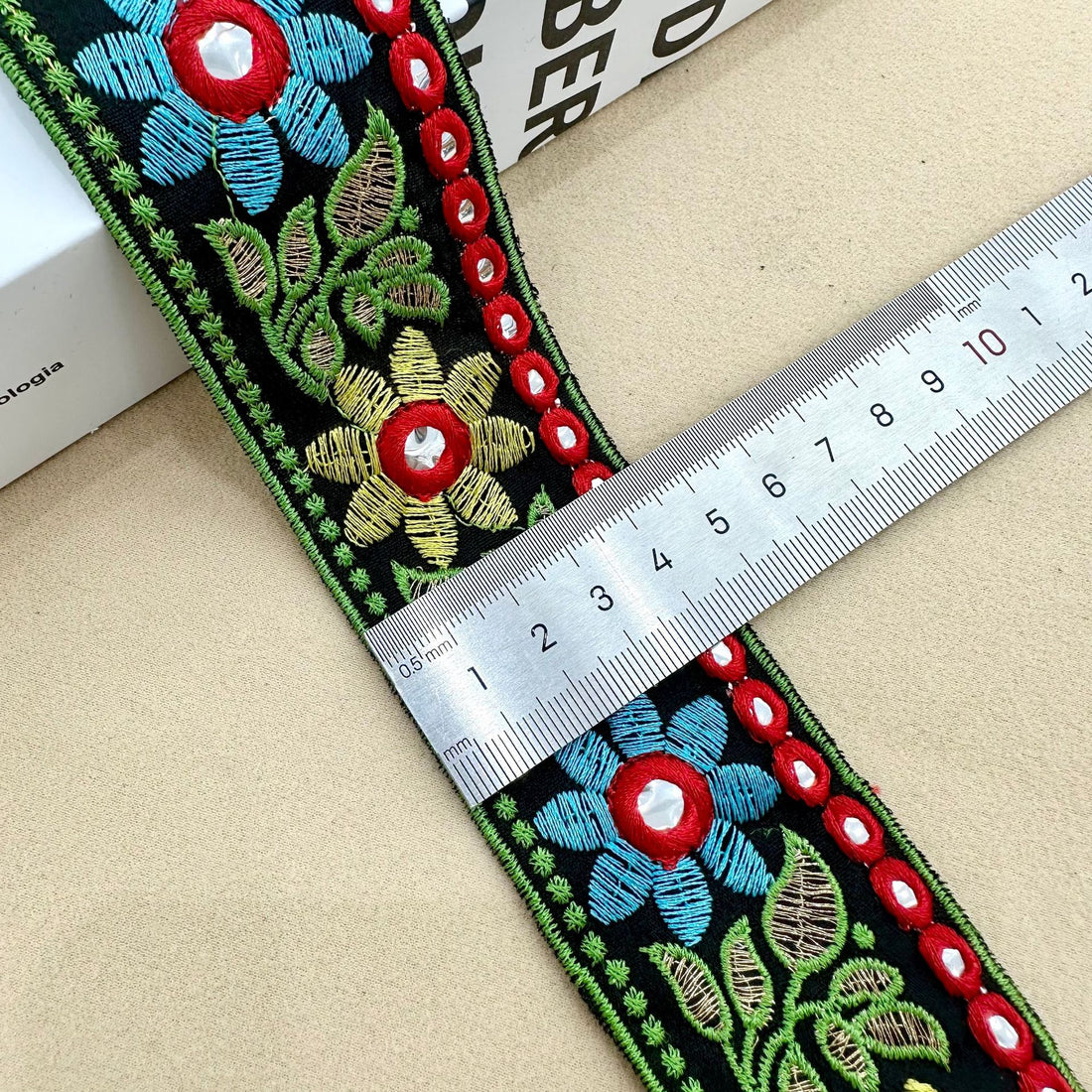 4.5cm Wide Sunflower Lens Lace Trim 10 Yards