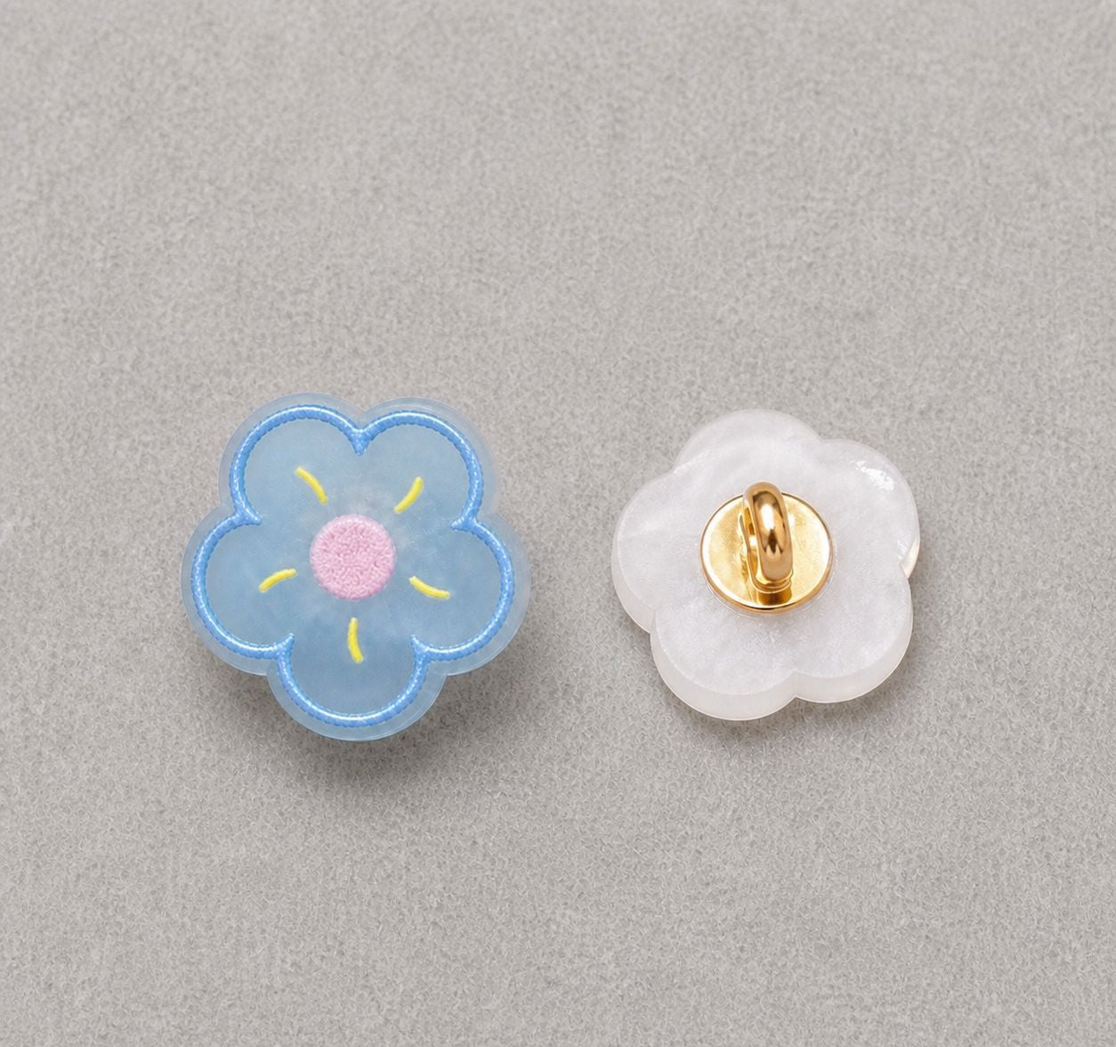 15mm Iridescent Floral Embossed Resin Shank Buttons – 20PCS