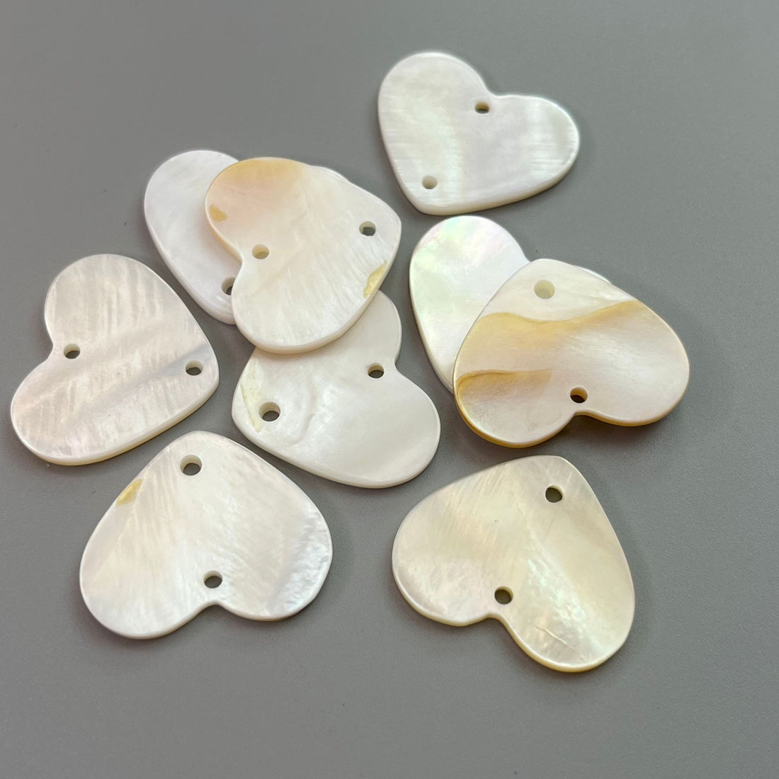 10/18/22mm Bottoni a forma di cuore in conchiglia bianca pura, confezione da 30