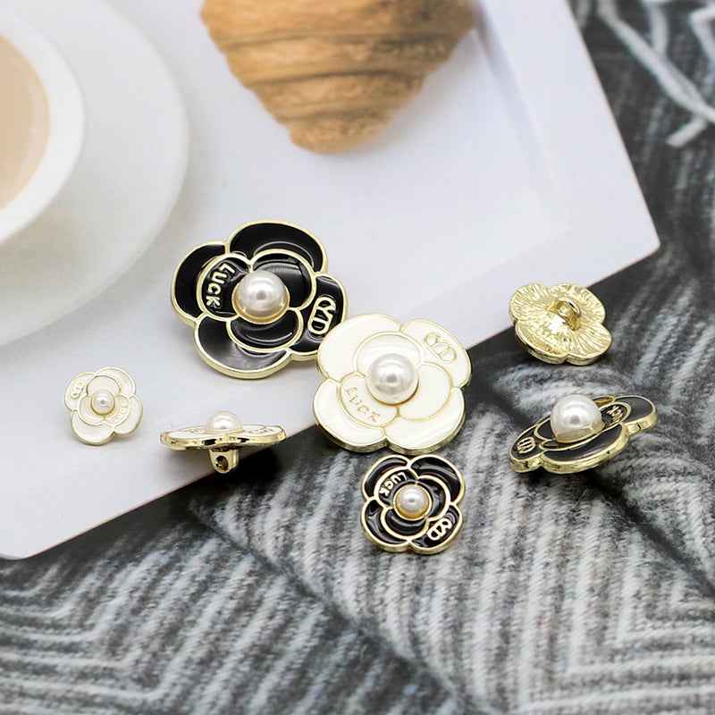 Pearl Petal Metal Shank Buttons – Black/White | 60pcs Mixed Sizes