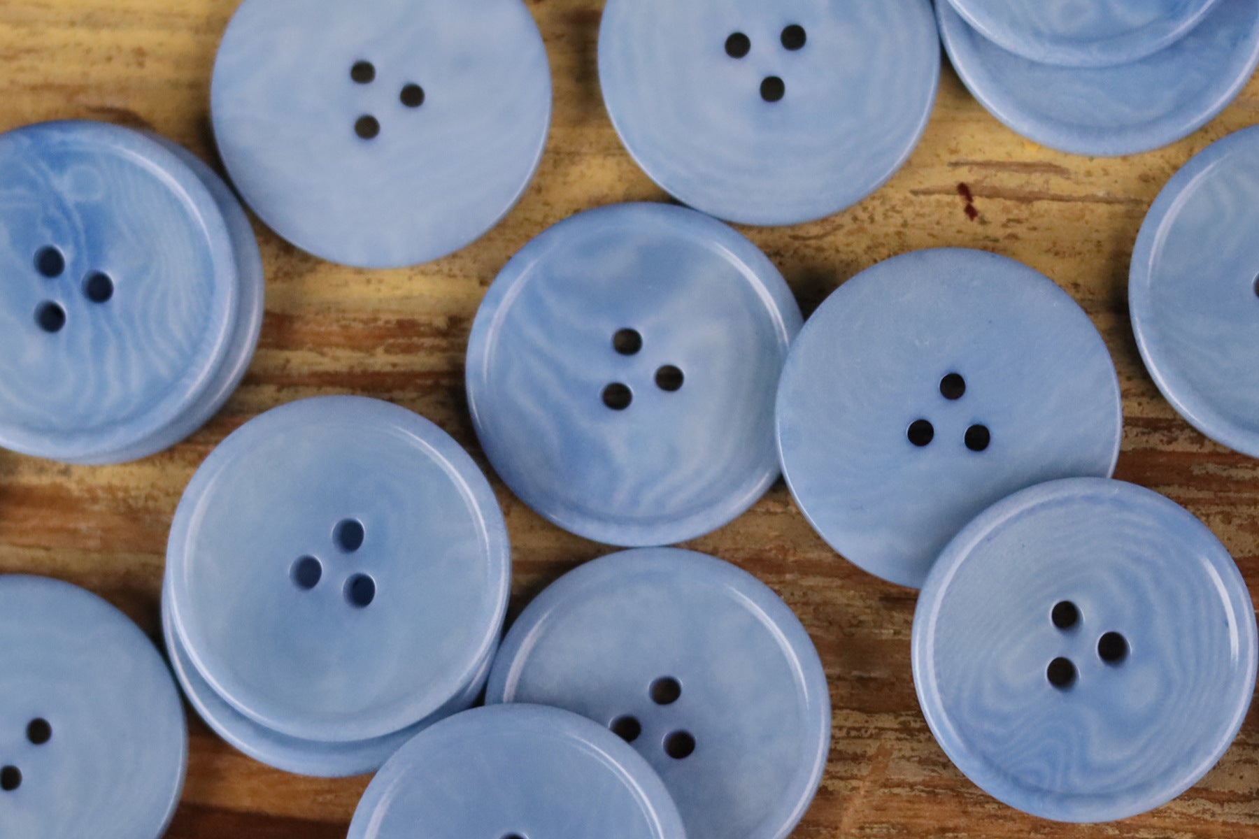 Natural Palm Nut Buttons Round 3-Hole Thin-Rim Candy Colors – Set of 20