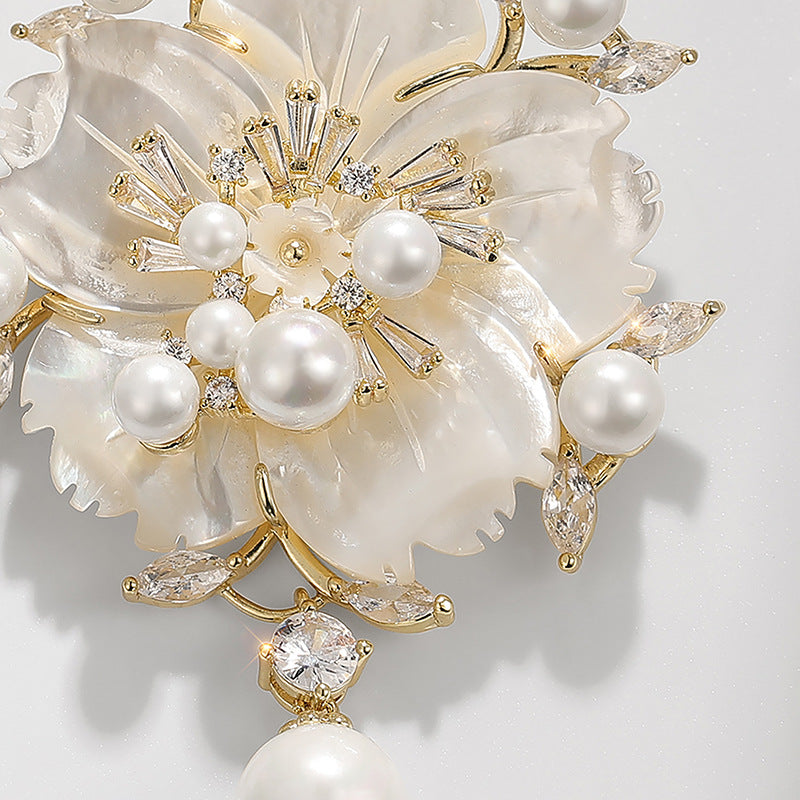 Pin de Perla de Concha de Camelia, Broche Floral para Ropa