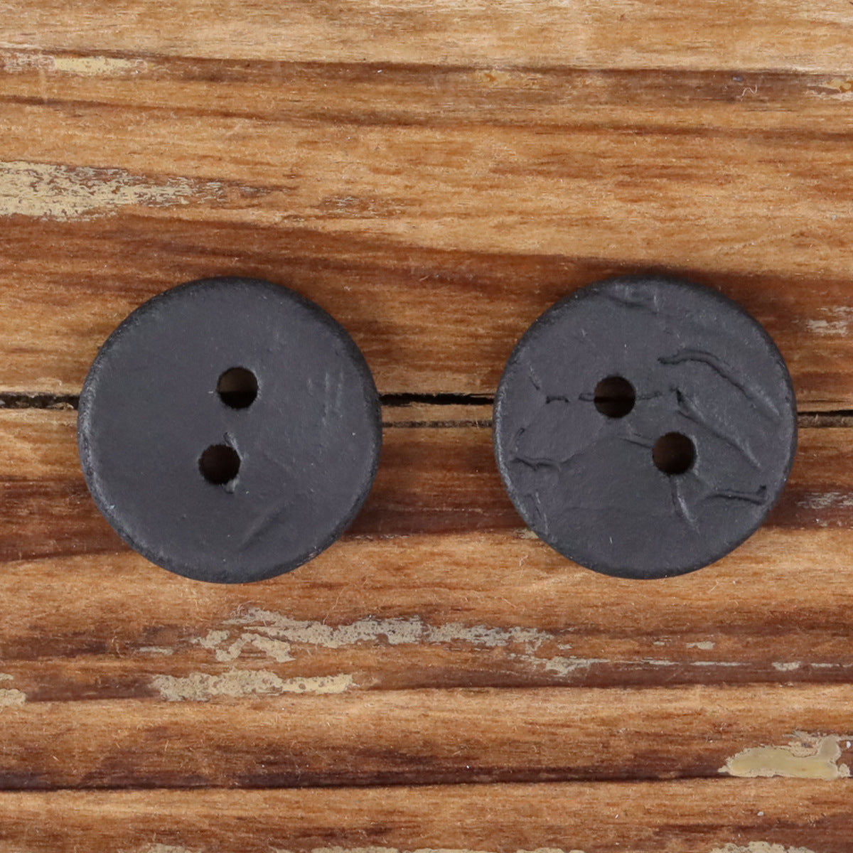 Black Coconut Shell Round 2-Hole Fine Buttons – American Vintage Style – Set of 30