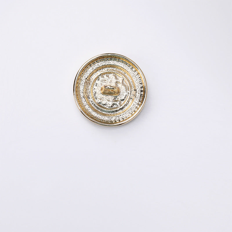 Runder Kronen-Knopf, Rückseite mit flacher Metallsohle und Niet, goldfarben