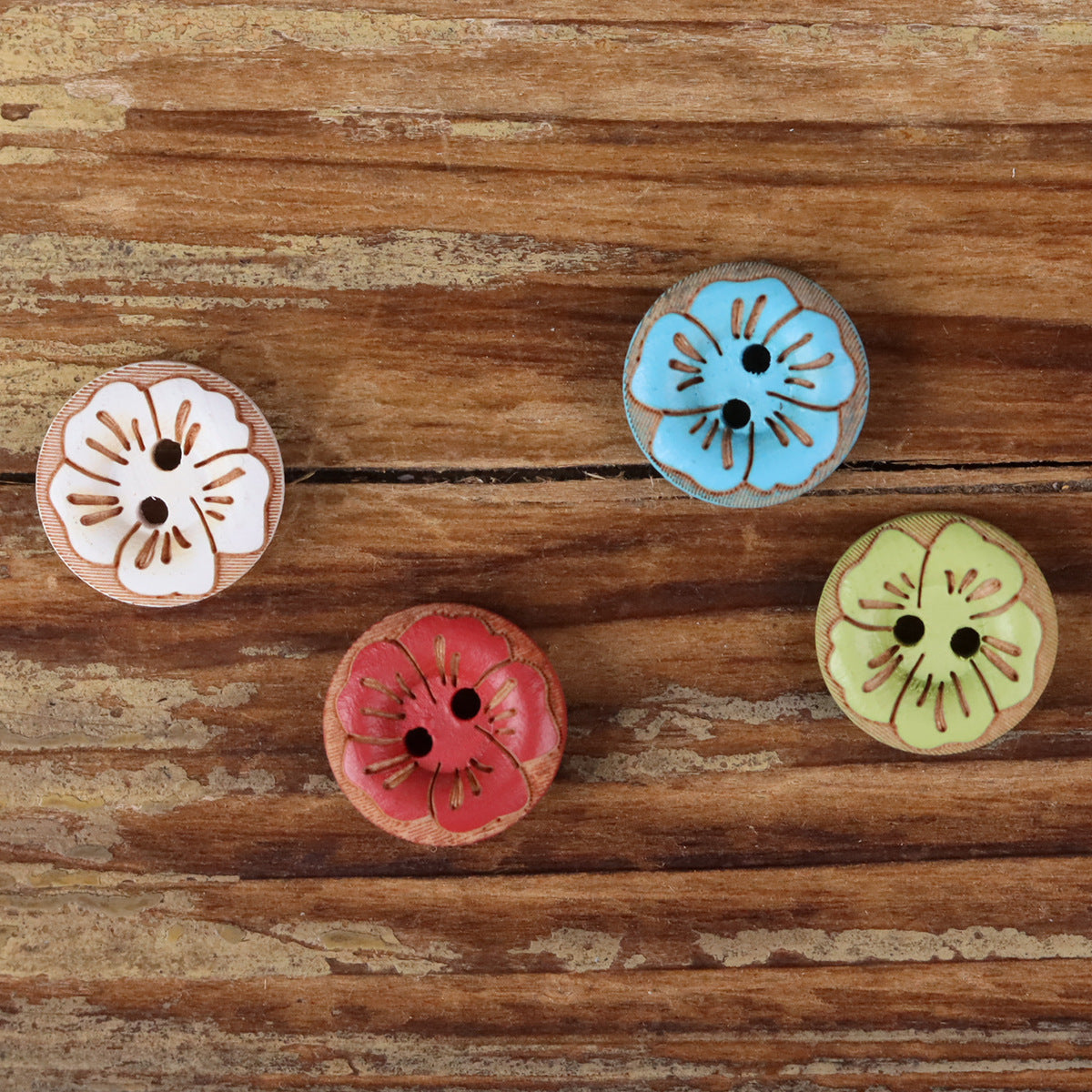 Vintage Floral Pattern Round 2-Hole Wood Buttons – Set of 30