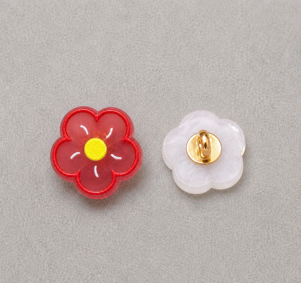 15mm Iridescent Floral Embossed Resin Shank Buttons – 20PCS