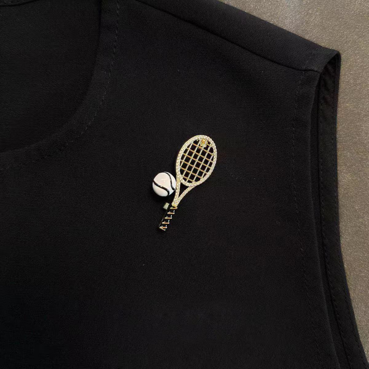 Gold tennis racket lapel pin with grid net design