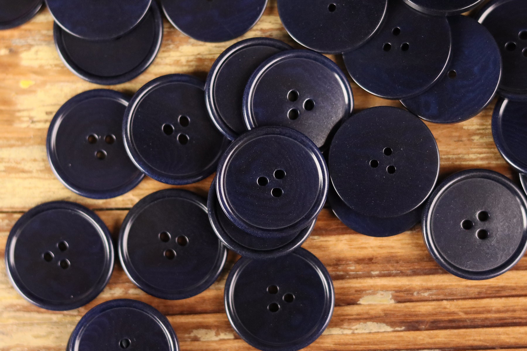 Natural Palm Nut Buttons Round 3-Hole Thin-Rim Candy Colors – Set of 20