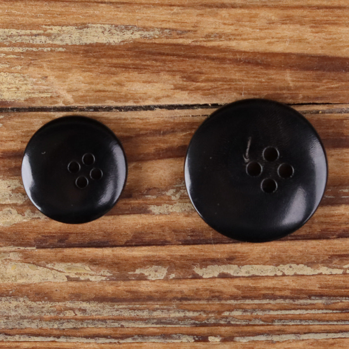 Black Natural Horn Round 4-Hole Slim-Edge Buttons – Set of 20