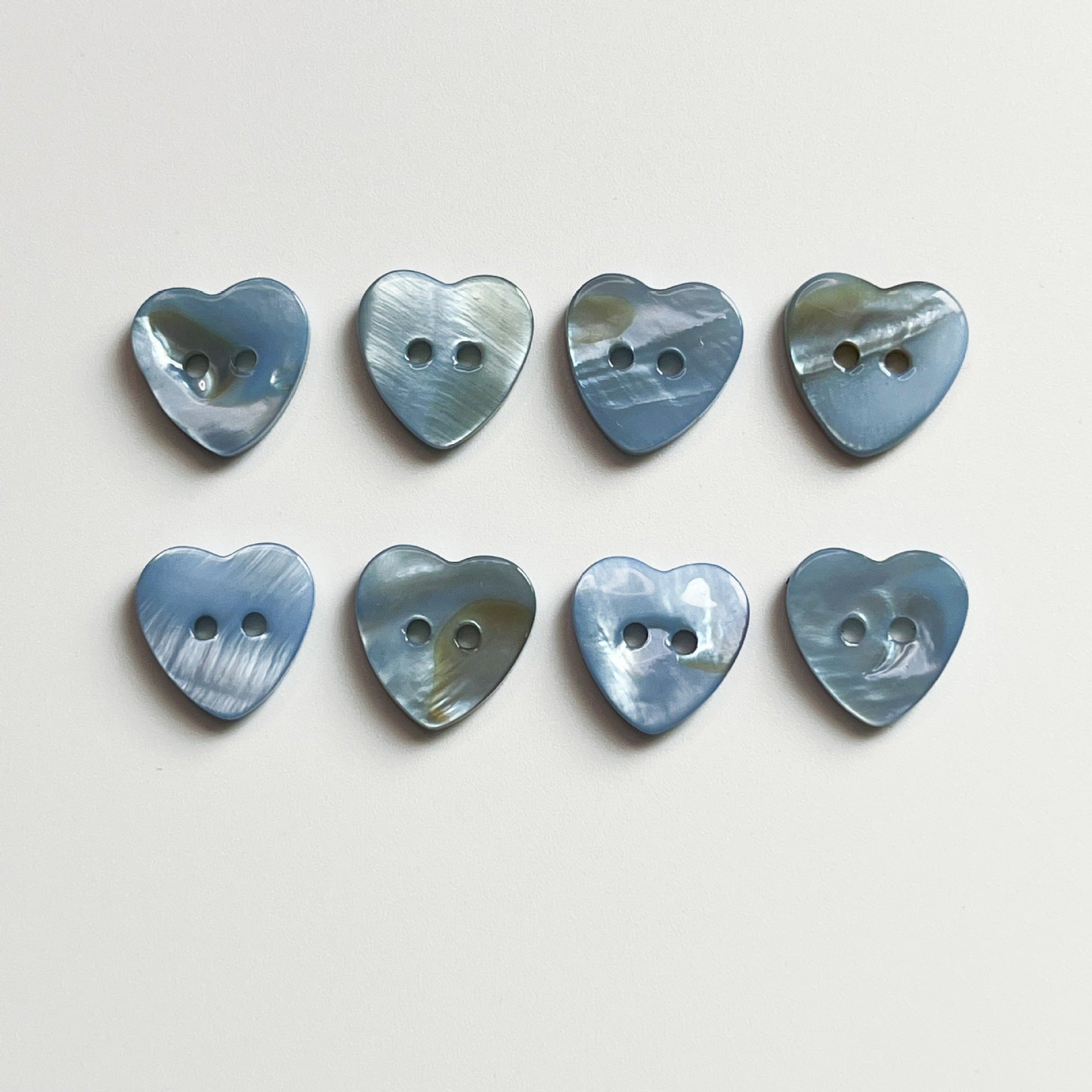 18L White Blue Heart Shaped Natural River Shell Button 60pcs