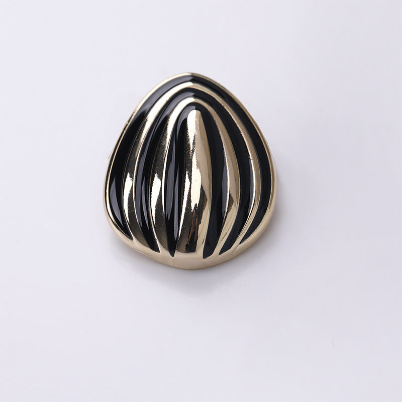 Shell Shape Black & White Enamel Metal Shank Buttons – 20Pcs (Gold / Silver)