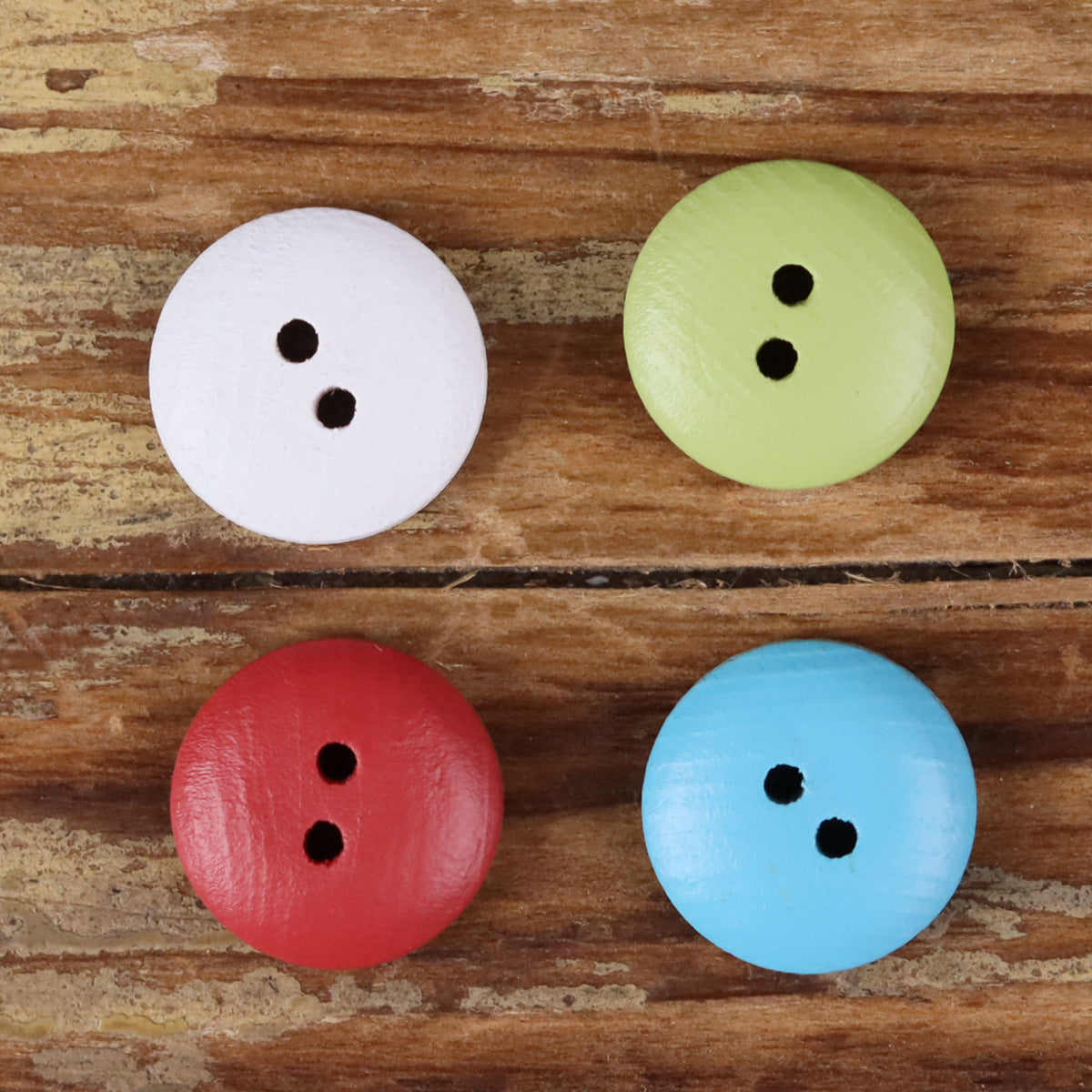 Vintage Floral Pattern Round 2-Hole Wood Buttons – Set of 30