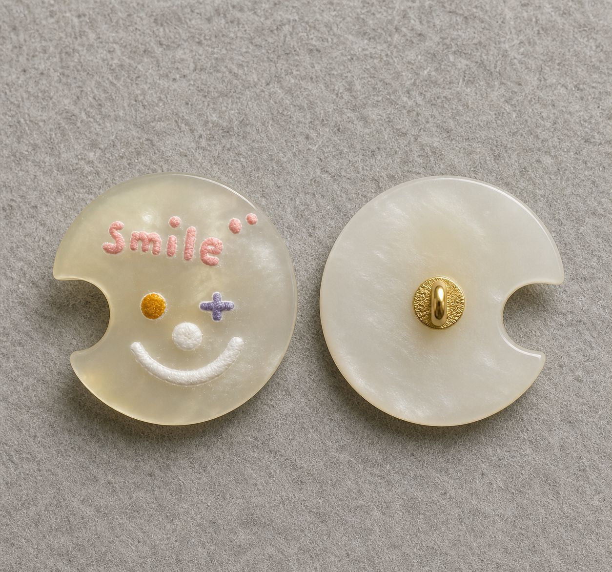 17mm Moon-Shaped Smiley Clown Resin Shank Buttons – 20pcs