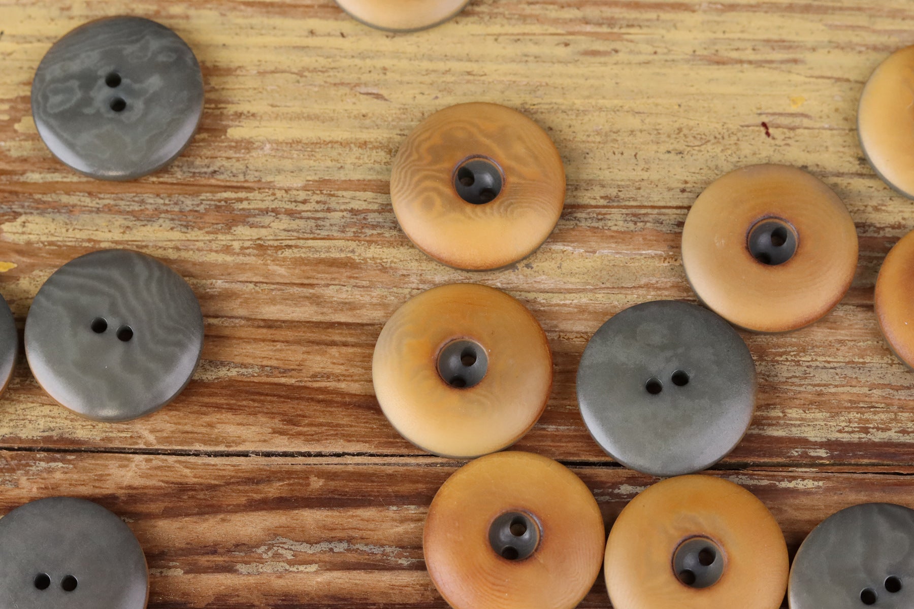 Natural Seed Thick-Edge Round 2-Hole Buttons – 48pcs | 15/18/20/23mm Assorted