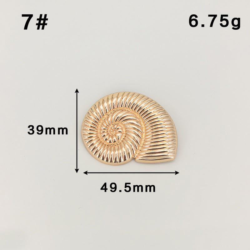 Broche dorado irregular tipo concha con imperdible de seguridad