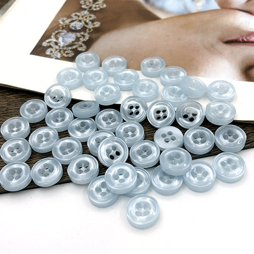 Bottoni da camicia rotondi a quattro fori blu cielo da 10 mm per uomini e donne 100 pezzi