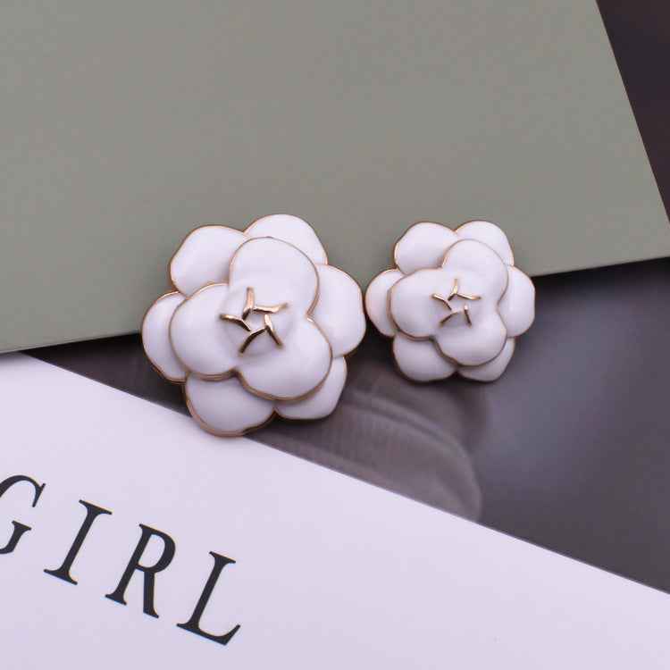 18/23mm Black & White Camellia Metal Shank Buttons 10pcs