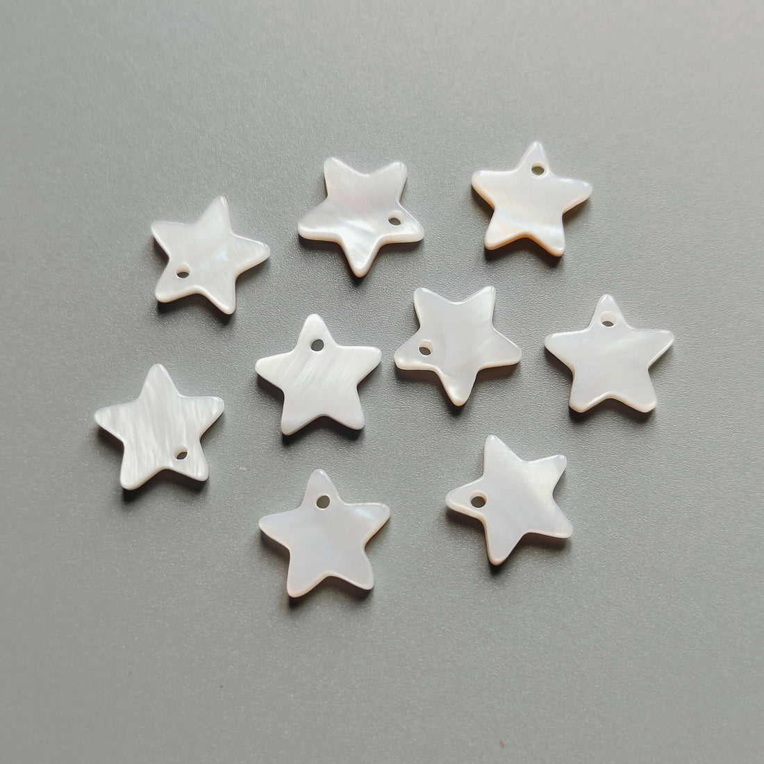 Botões de Casca Branca em Forma de Estrela de Cinco Pontos 20L, com Um Furo, 30pcs