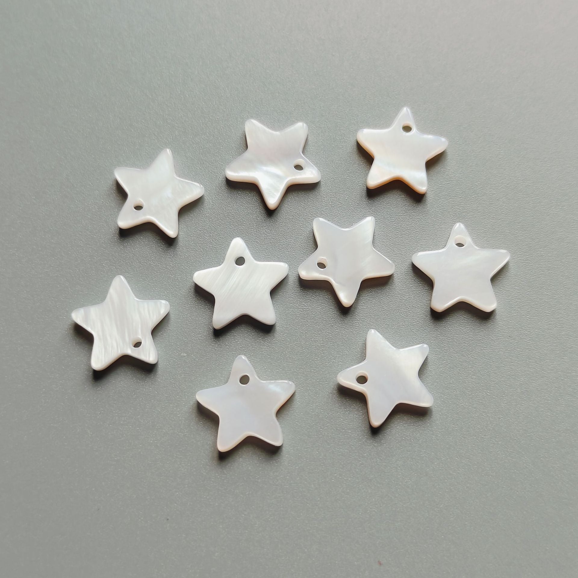 Botões de Casca Branca em Forma de Estrela de Cinco Pontos 20L, com Um Furo, 30pcs