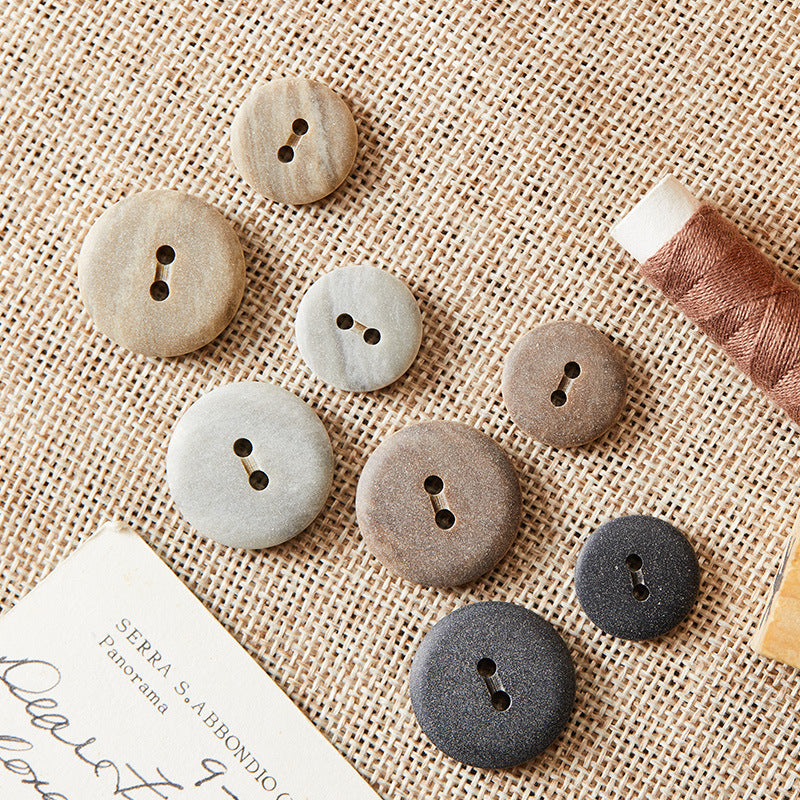 Boutons ronds en éco-résine à deux trous de 24L/32L