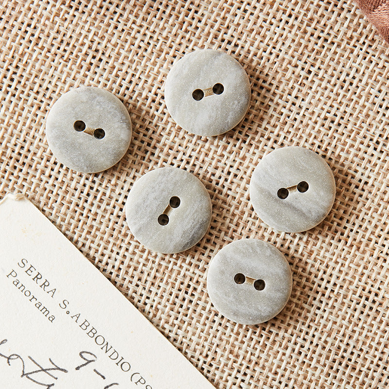 Boutons ronds en éco-résine à deux trous de 24L/32L