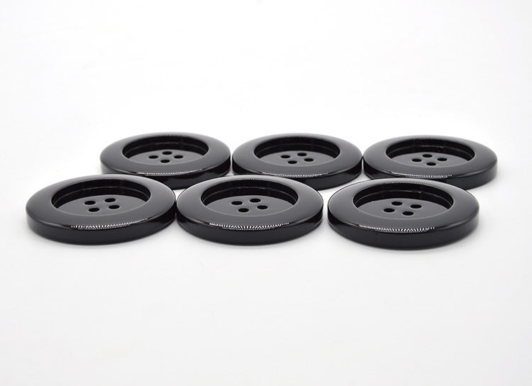 50mm Extra Large Glansig Svart Harpiks Rund Fyrhålsknappar 6st