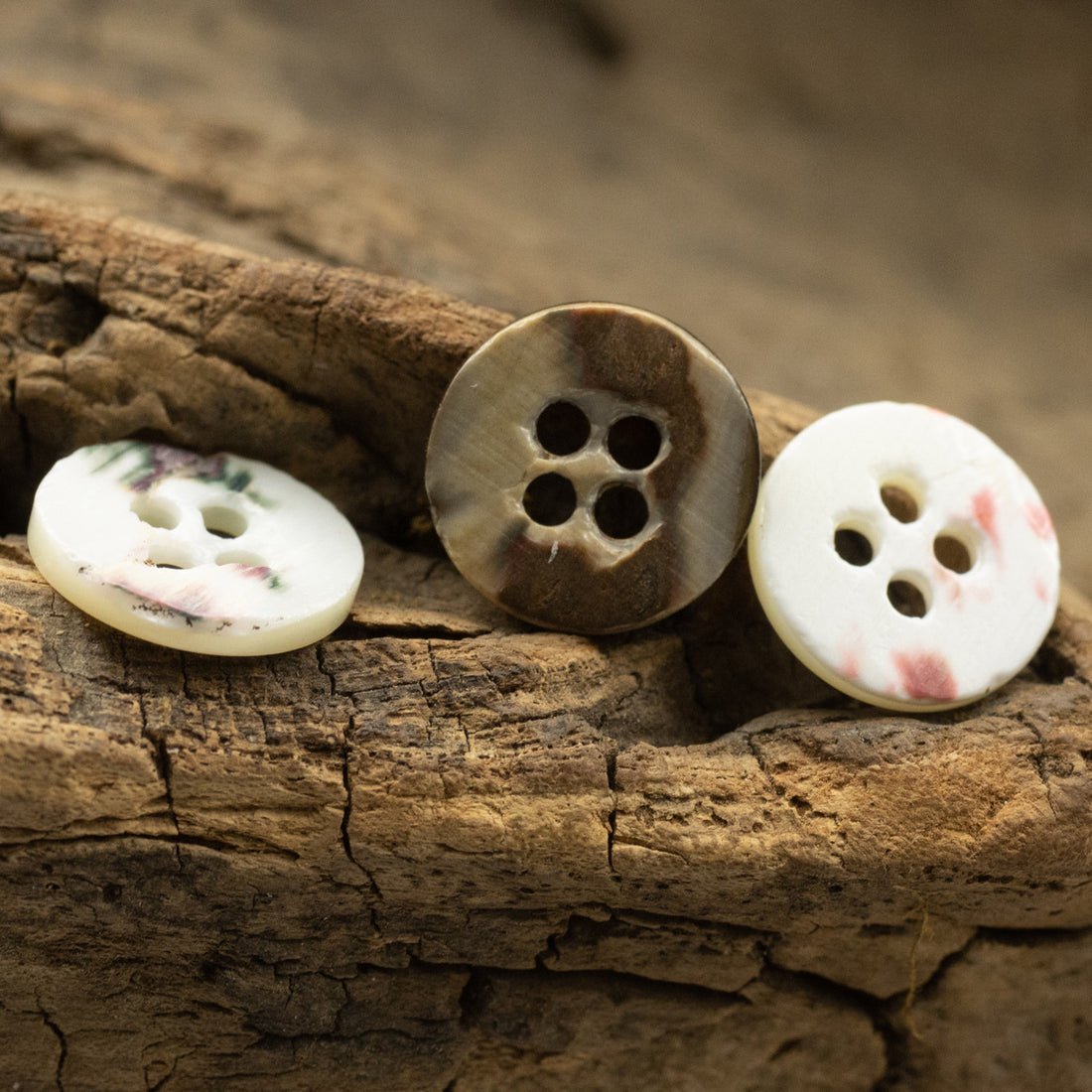 11.5mm Ink-Blended Natural Shell Buttons for Vintage Floral Blouses 5pcs - Lots of Buttons