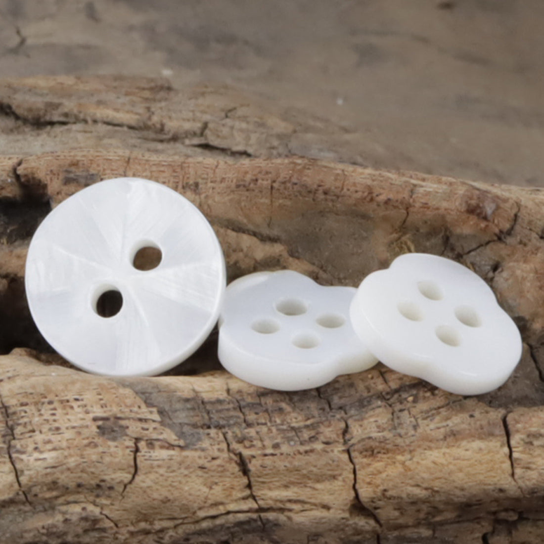 11.5mm Irregular Flower-Shaped White Shell Buttons for Shirts 10pcs - Lots of Buttons