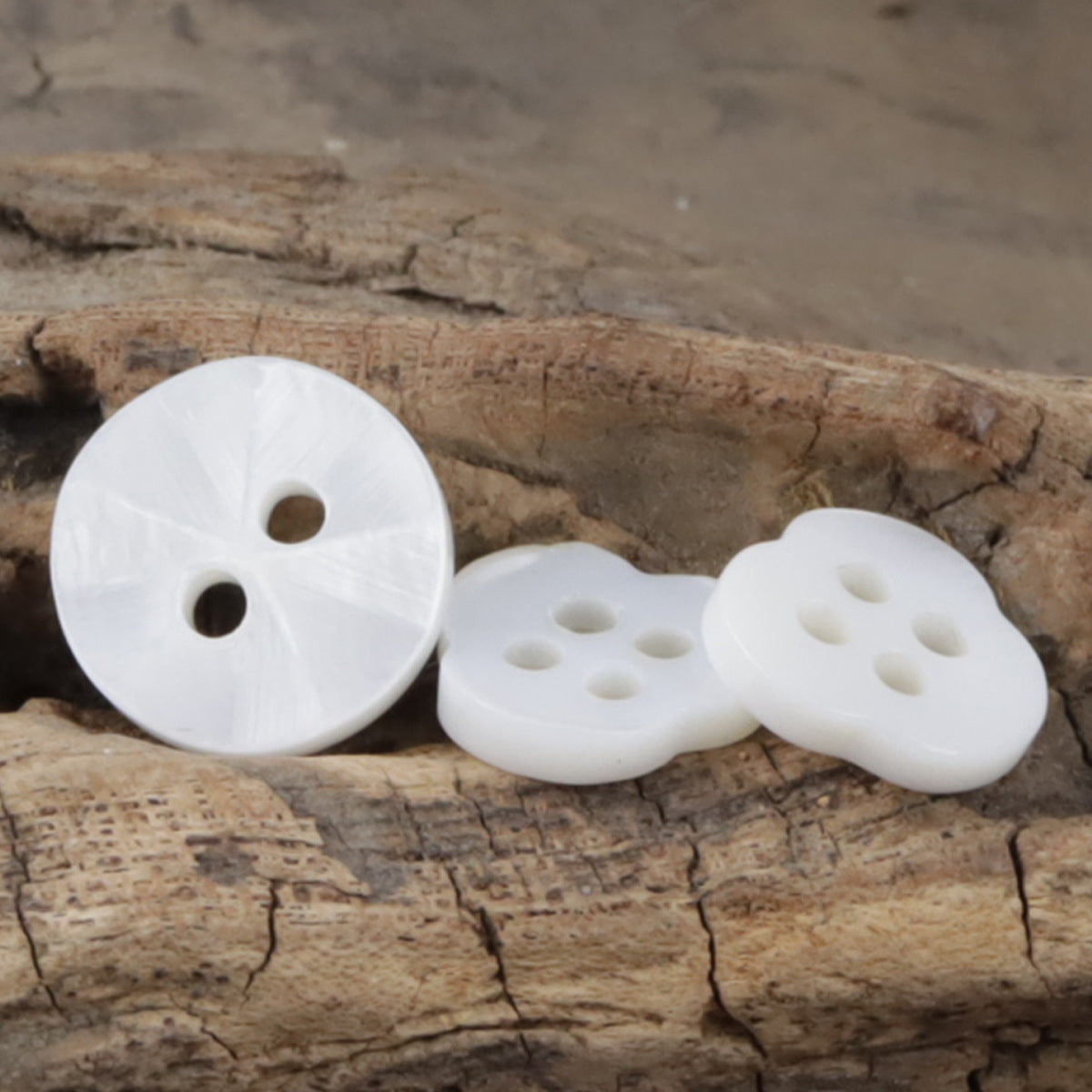 11.5mm Irregular Flower-Shaped White Shell Buttons for Shirts 10pcs - Lots of Buttons