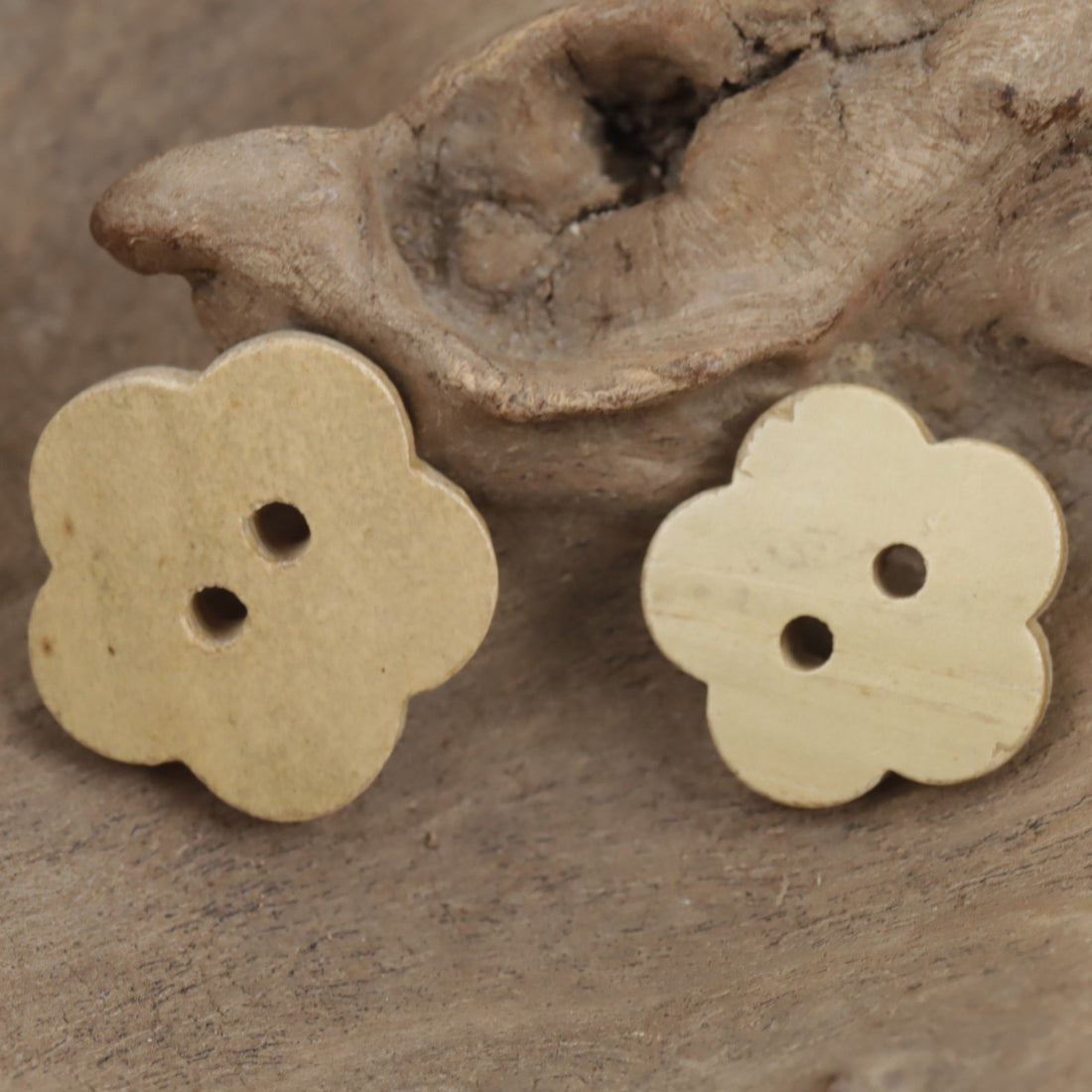 Flower-Shaped Natural Bamboo Buttons for Children's Spring Clothing 20pcs 