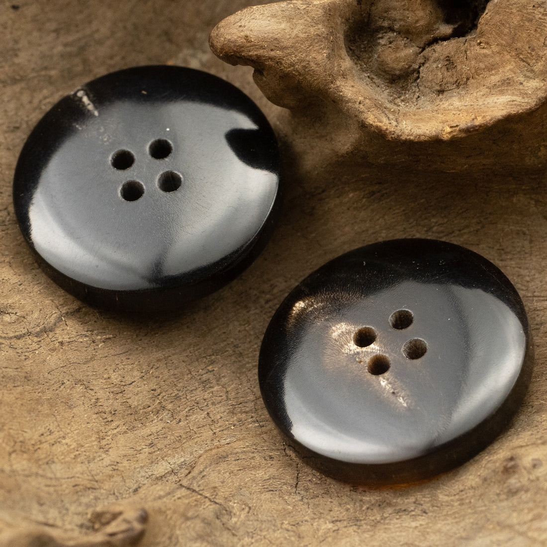 Wide-Edged Natural Horn 4 Hole Buttons for Casual Cargo Pants 10pcs - Lots of Buttons