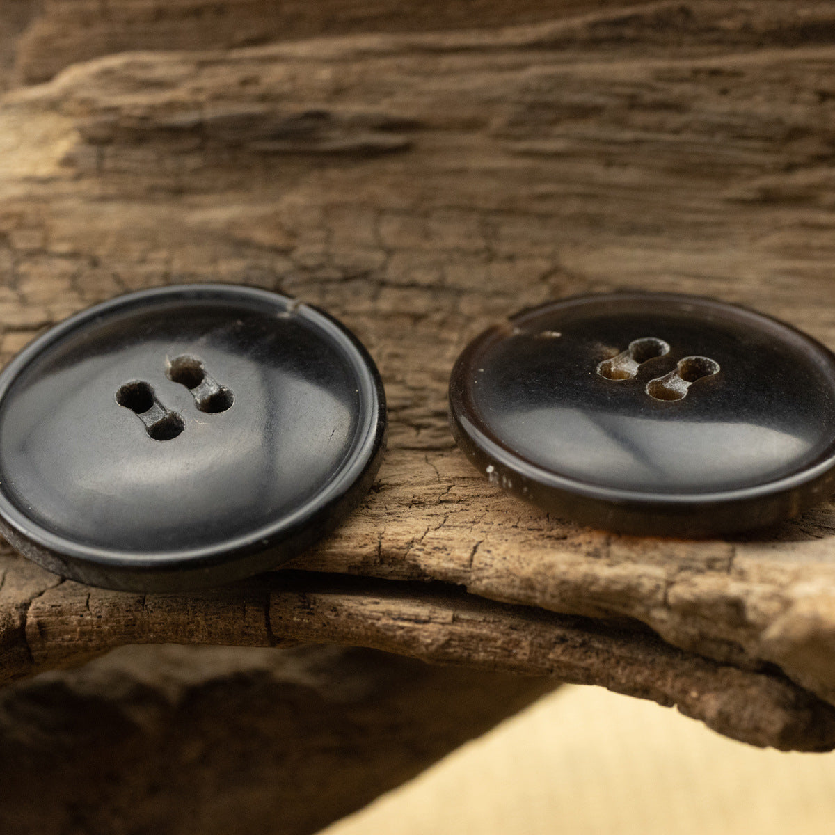 15-25mm Narrow-Edged Black Coffee Horn Buttons 10pcs - Lots of Buttons