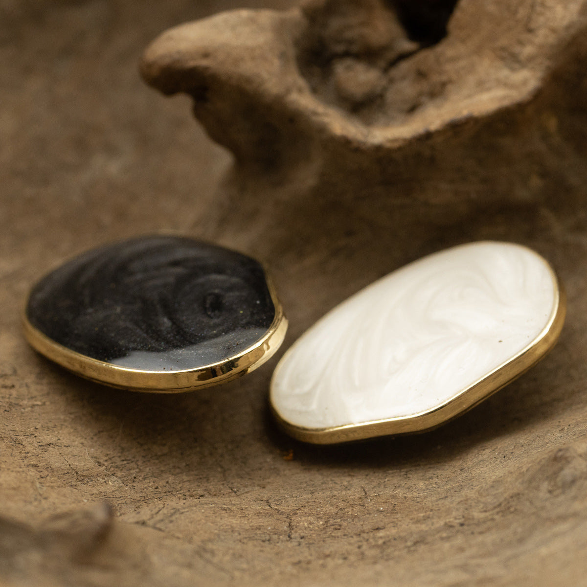 Irregular Oval Pearl White Black Glassy Metal Buttons 10pcs - Lots of Buttons