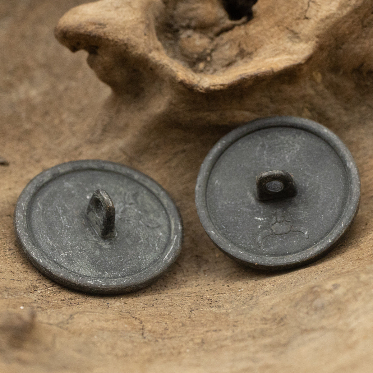 Black Nickel Crown Sword Hunting Guns Metal Button 10pcs