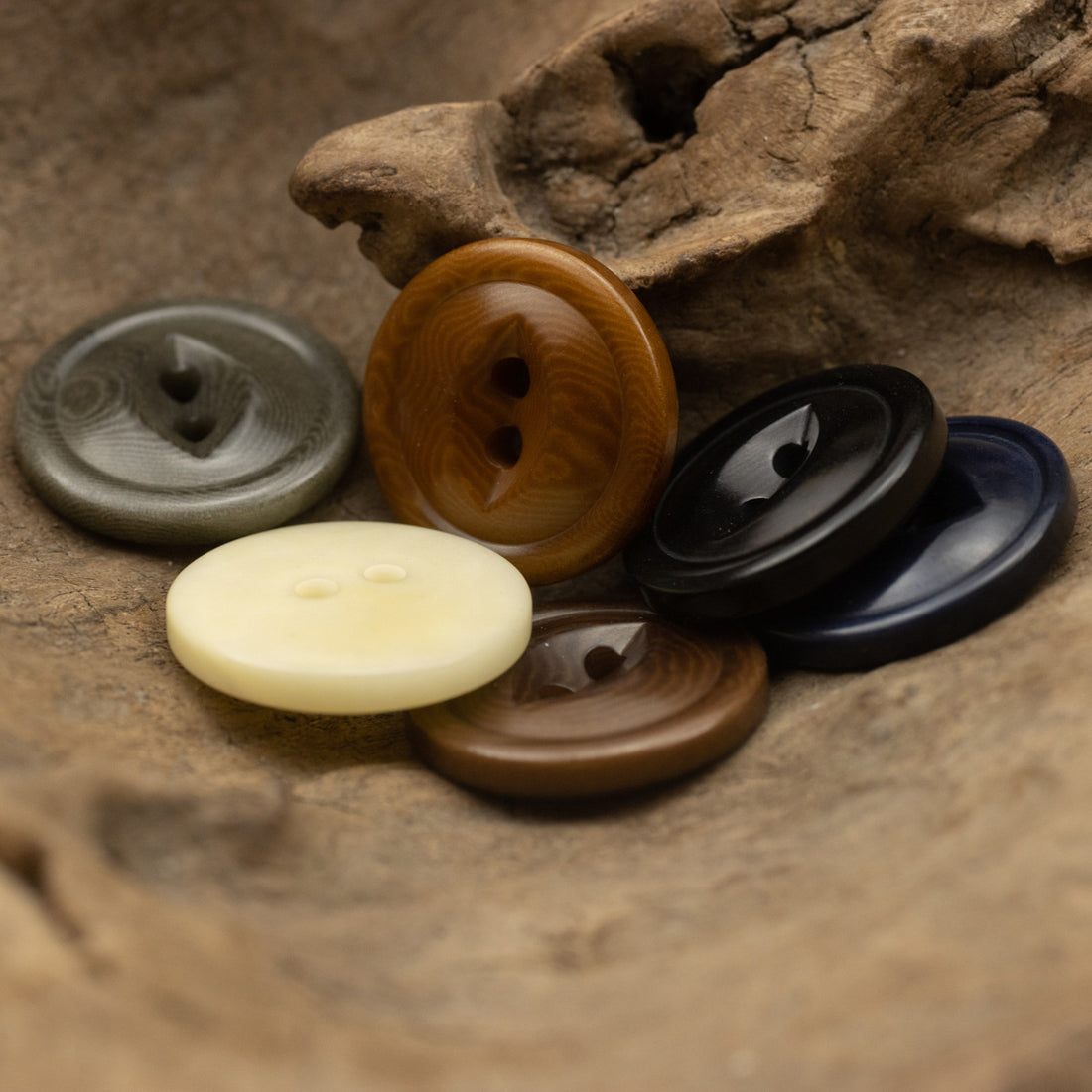 2-Hole Fish-Eye Natural Corozo Tagua Nut Buttons 10pcs - Lots of Buttons