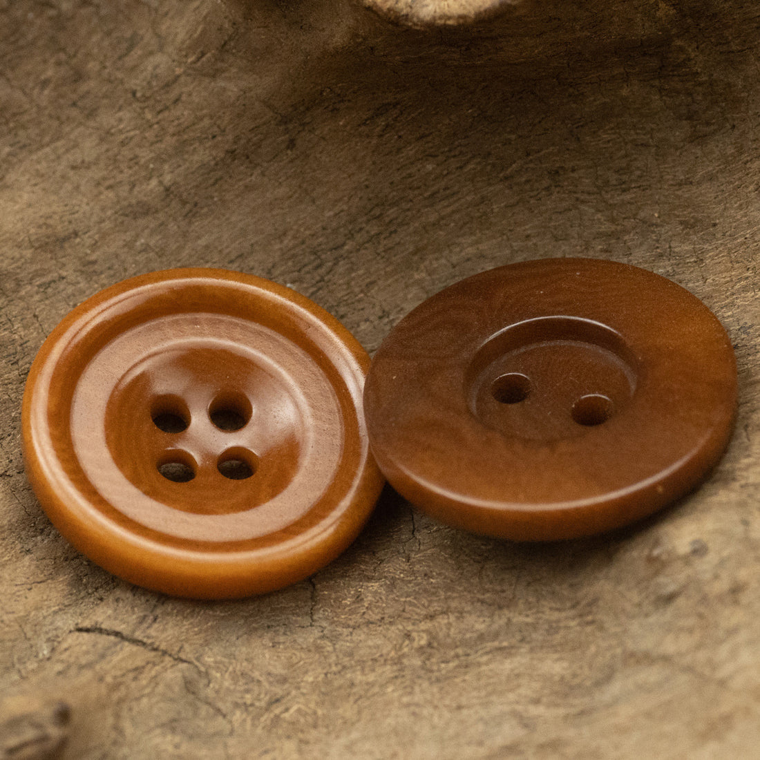 Vintage 2/4-Hole Reddish-Brown Sustainable Fruit Buttons 10pcs - Lots of Buttons