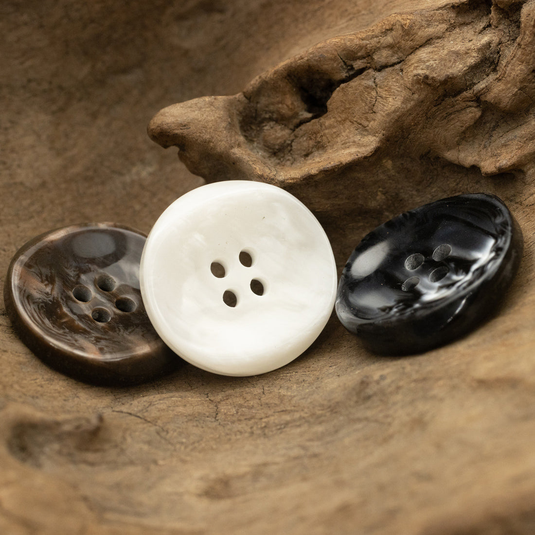 25mm Curved Four-Hole Imitation Shell Black Brown White Resin Buttons 10pcs - Lots of Buttons