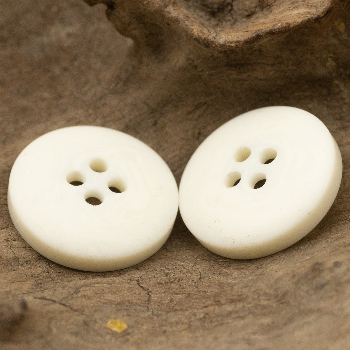 15-25mm Narrow-Edged 4 Hole Off-White Resin Buttons 30pcs - Lots of Buttons