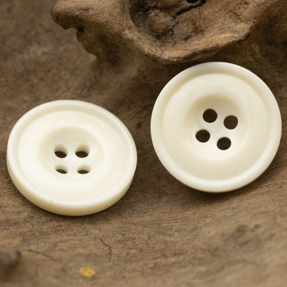 15-25mm Narrow-Edged 4 Hole Off-White Resin Buttons 30pcs - Lots of Buttons