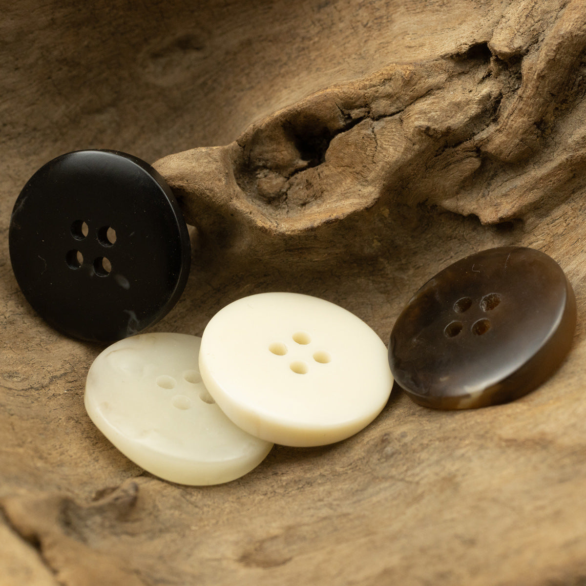 20-30mm Irregular Curved Thickened Brown White Resin Buttons 10pcs - Lots of Buttons