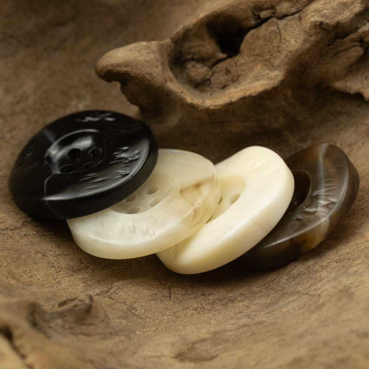 20-30mm Irregular Curved Thickened Brown White Resin Buttons 10pcs - Lots of Buttons