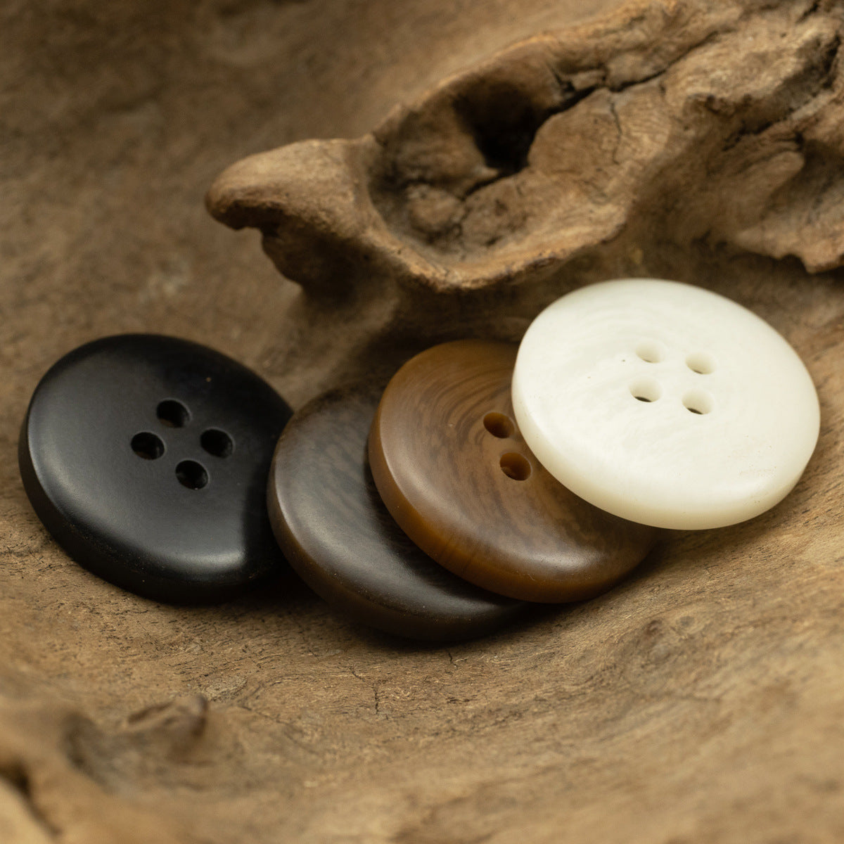 15-28mm Wide-Edged Resin Buttons for Black Sweater Suit Coat 40 Pack - Lots of Buttons