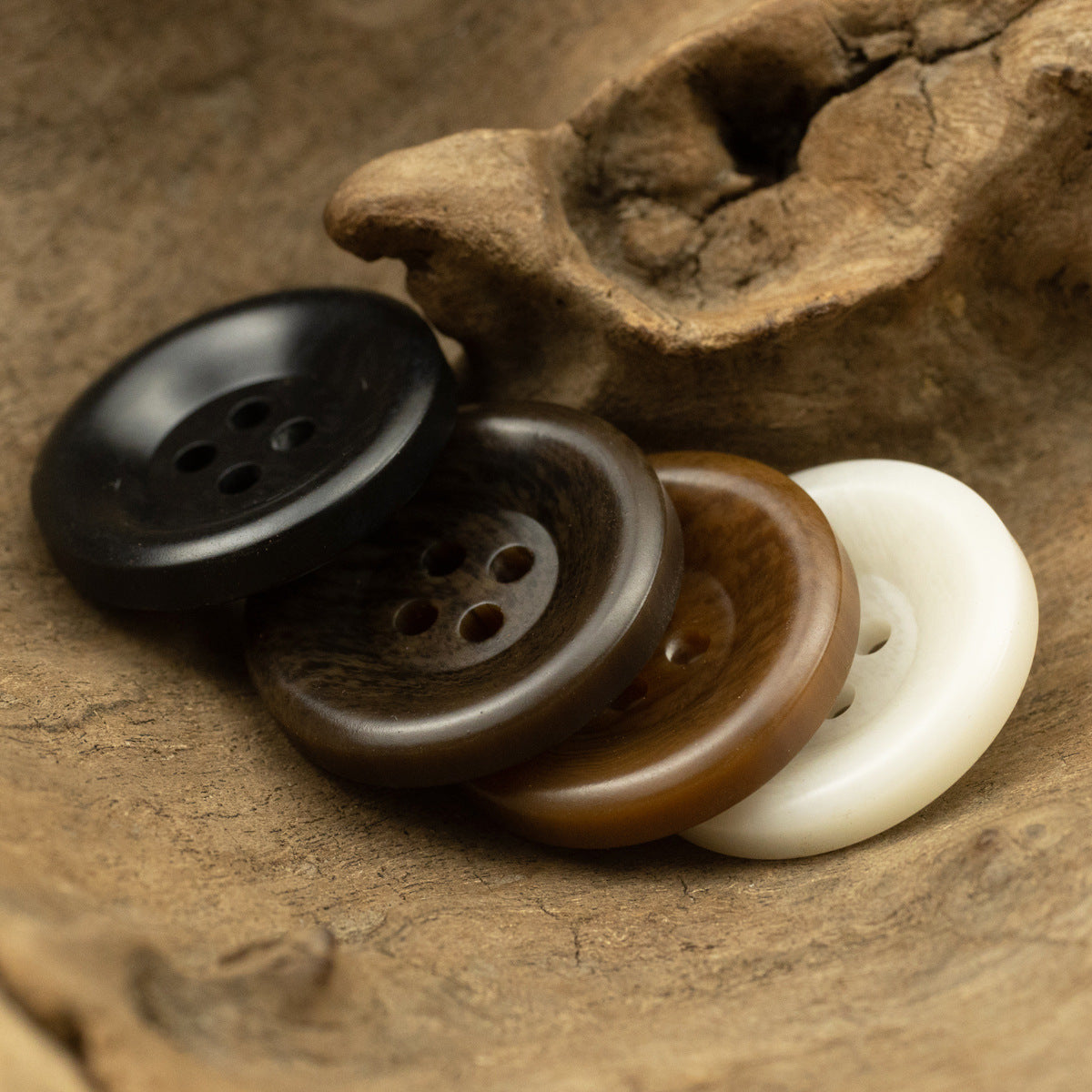 15-28mm Wide-Edged Resin Buttons for Black Sweater Suit Coat 40 Pack - Lots of Buttons