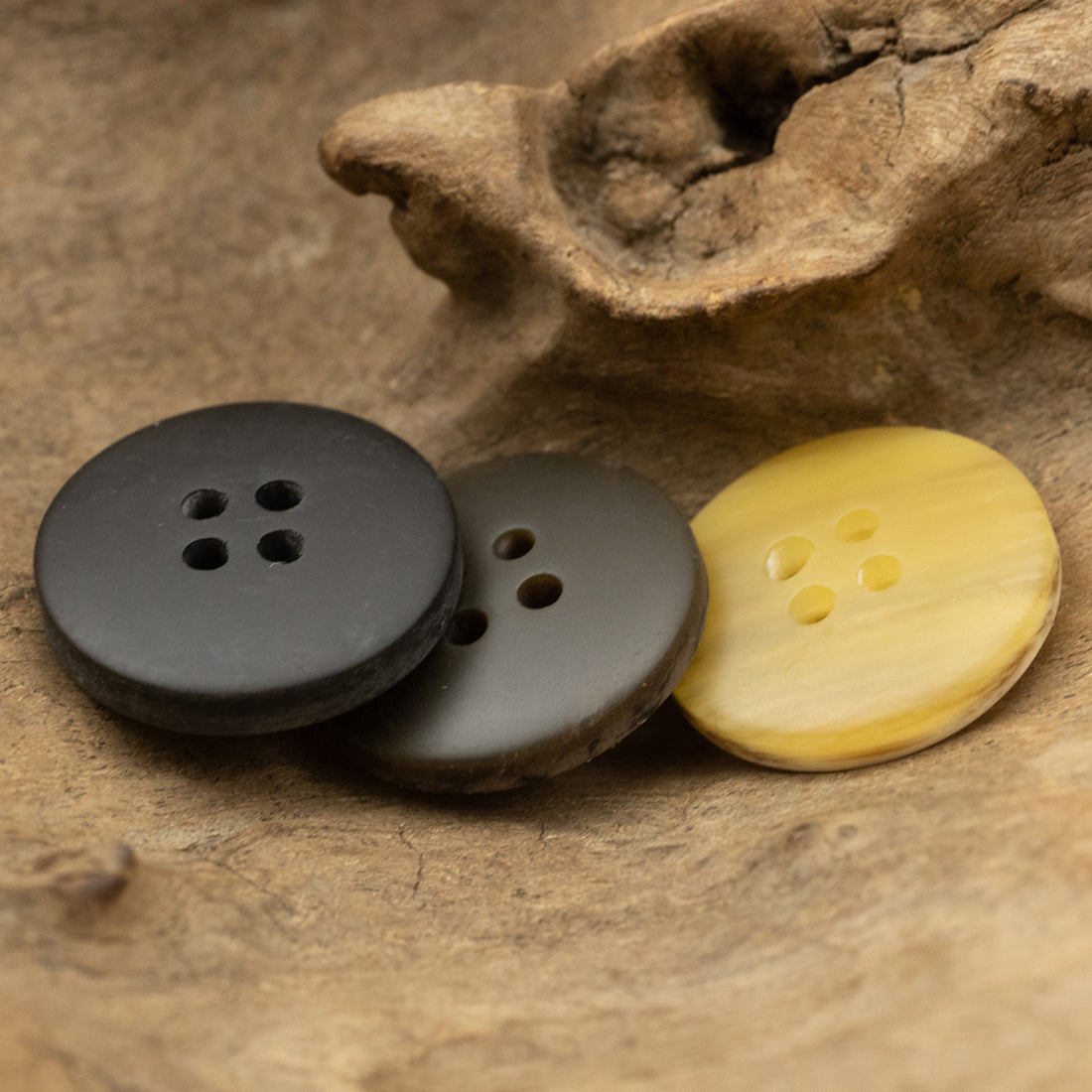 15-25mm Retro Distressed Wood Grain Round 4 Hole Resin Buttons 30 Pack - Lots of Buttons
