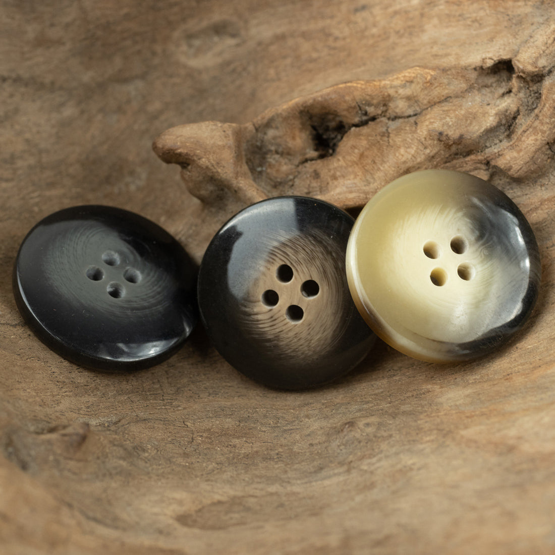 15-30mm Coffee-Colored Resin Buttons for Casual Trousers 30pcs - Lots of Buttons